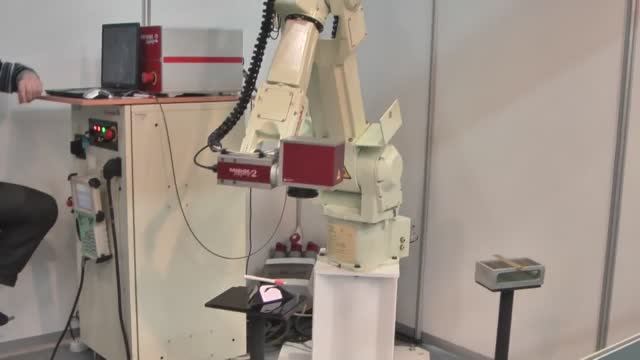 Робот - Лазерный маркировщик www.newlaser.ru Robot Laser Marking