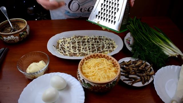 САЛАТ " ГНЕЗДО ГЛУХАРЯ " и " РЫБКИ В ПРУДУ" .