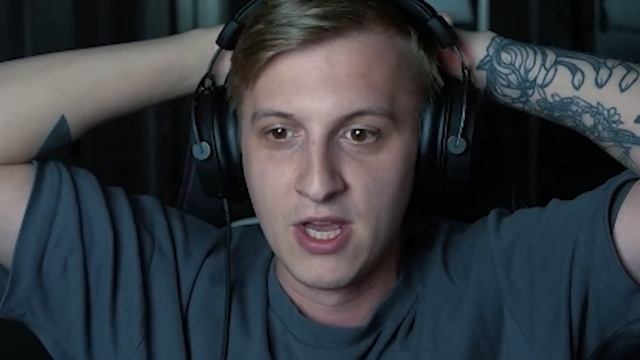 МАМА РАЗНЕСЛА РАША в БИТВЕ НОВЫМИ КЕЙСАМИ в STANDOFF 2 (0.19.3) | Реакция мамы на тычки в стандофф смотреть онлайн