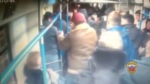 Москвич распылил аэрозольный баллончик в вагоне метро в час пик из-за замечания
