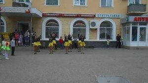 Танец под песню "Сюрприз"