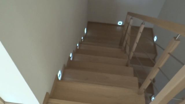 Oświetlenie schodów wewnętrznych LED 230V z zasilaczem смотреть онлайн