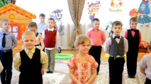 8 Марта . Танец с шарфами, мальчиков больше в 2 раза  детский сад 15 "Светлячок" Коломна.