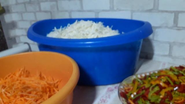 Салат "Осенний" из капусты с болгарским перцем, луком и морковью на зиму! Без термической обработки