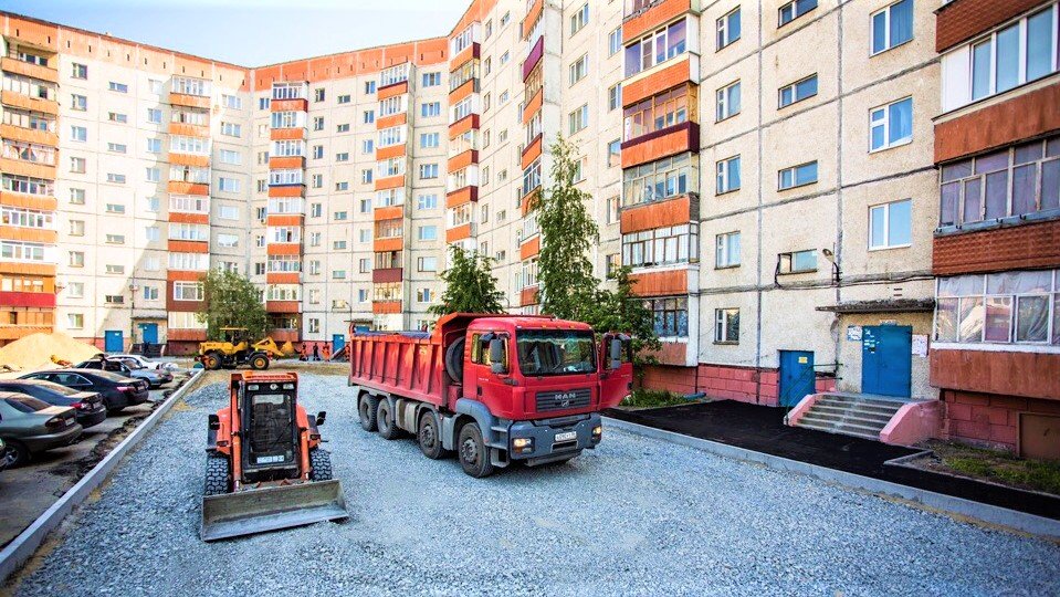 Дворы сургута. Сургут дворы. Городской двор. Сургут ужасный город. Сургут дворы улицы.