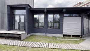 Профлист на фасаде. Как сделать красивый дом из дешевых материалов? Архитектор отвечает.