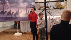 В пещере ослик кушает овес