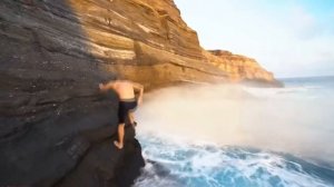 ЧТО БУДЕТ ЕСЛИ ПРЫГНУТЬ С БОЛЬШОЙ ВЫСОТЫ В ВОДУ?!!!!