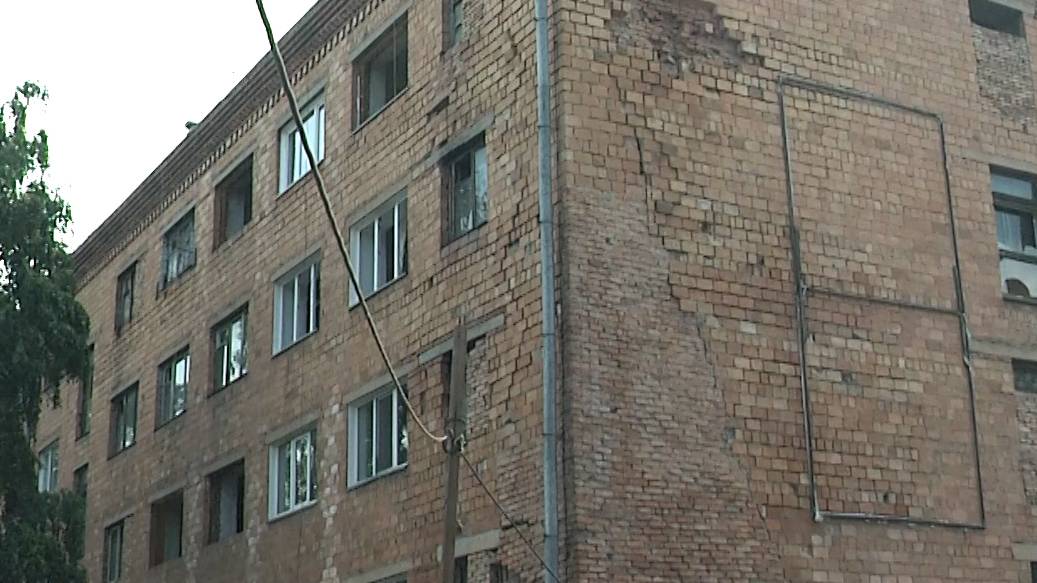 Черногорцы из аварийных общежитий Черногорска вновь начали получать компенсацию