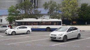 Платная автопарковка, на ж.д. вокзале Новороссийска.