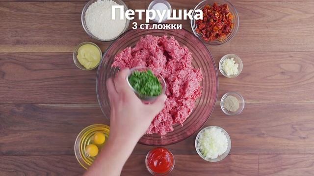 Режем картофель и аккуратно кладем ломтики на противень. Это потрясающе! смотреть онлайн