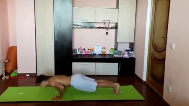 Отжимания с подъемом. Push-ups with lifting.