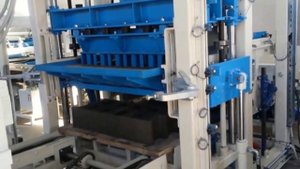 Sumab R-400 block making machine – producing split blocks