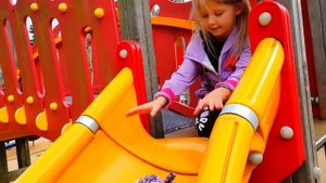 Малыш УПАЛ История БУ БУ НА ПЛОЩАДКЕ от Эльвира и братик на площадке Сборник