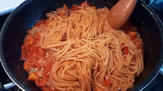 СПАГЕТТИ С МЯСОМ ПО ДОМАШНЕМ/파스타를 집에서?/Кореянка кушает спагетти /Как кореянка приготовила спагетти смотреть онлайн