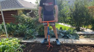 С этим инструментом я обрабатываю землю в 5 раз быстрее, чем лопатой