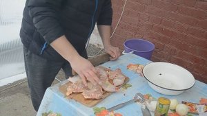 КУРИНЫЕ ОКОРОЧКА НА МАНГАЛЕ
