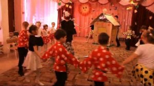 Танец Бабы Яги и Избушки.