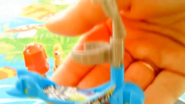 Смешная и очаровательная белка из Ледникового периода! Белка открывает сюрпризы ! смотреть онлайн