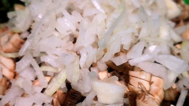 Кабачки вкуснее мяса! Просто нарежьте 1 кабачок, и добавьте грибы! Лучше чем пицца