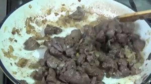 Рецепт салата из куриной жаренной печени с огурцами и морковью