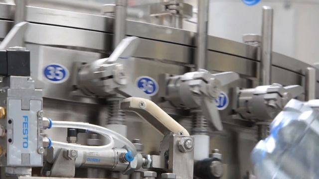 Комплекс для розлива газированной и не газированной воды в ПЭТ бутылки