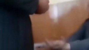 Школьник орёт - отдайте семечки