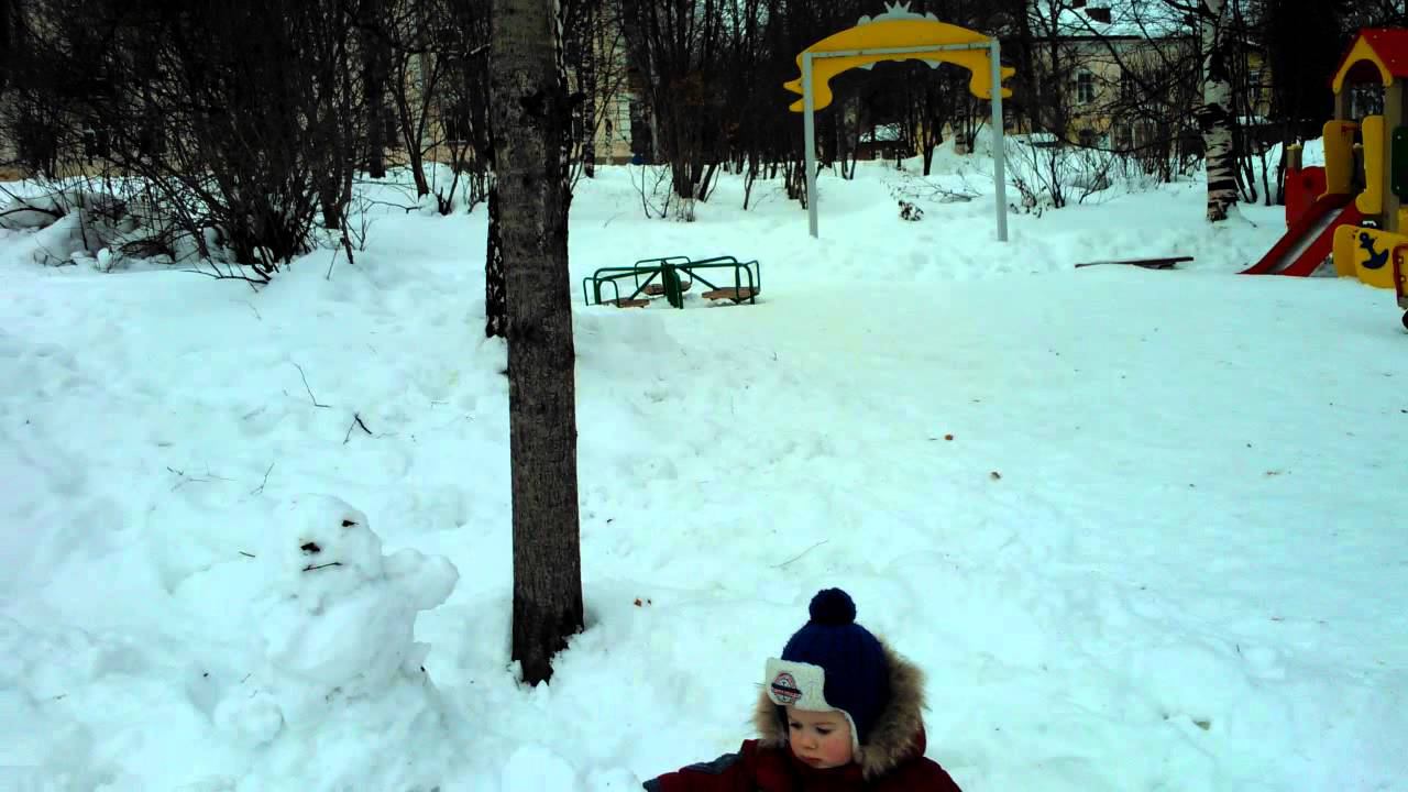 22.02.2015 Ваня лепит снеговика смотреть онлайн