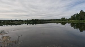 Рыбалка на пруду с лодки