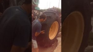 Замена колеса; зерноуборочный комбайн Дон 1500