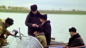 1988 год. Тюменская область. ХМАО. Рыбоохрана ловит браконьеров на реке.