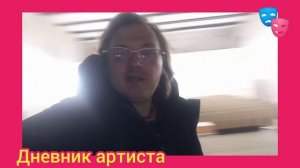 Обычные люди идут через центральный вход но только не артисты