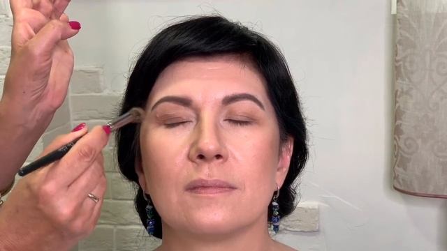 МАКИЯЖ ГЛАЗ С НАВИСАЮЩИМ ВЕКОМ СОВЕТЫ НАТАЛЬИ ШАРОПАТ смотреть онлайн