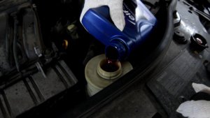 Замена датчика давления ГУР, заливка Супротек Suprotec ГУР и масла в Renault Duster