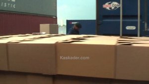 Каскадеры. Как снимают трюки в кино.  Высотное падение каскадера.