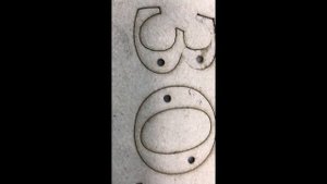 Компания "Феникс - бронза на памятник", нанесение букв на мраморную плиту