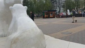 Бульвар Строителей в городе Кемерово!!Скульптура Модница!!Обзор города!Необычная площадка из бревен