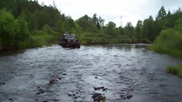 Вездеход "Шатун" ТГП-75. Через реку. смотреть онлайн