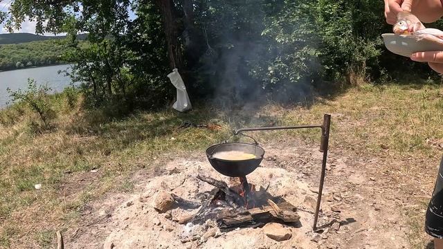 Летняя рыбалка на Партизанском водохранилище! Варим уху и коптим окуней смотреть онлайн