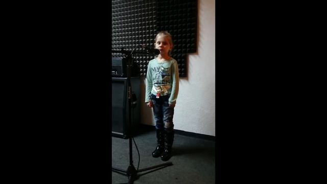ПЕСНЯ ПАПЫ КАРЛО - Анна Качуровская (6 лет) смотреть онлайн