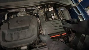 How to change the air filter on Volkswagen Tiguan 2018-2023