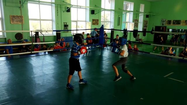 Спарринги по боксу в Мариуполе. 8-10 лет. смотреть онлайн