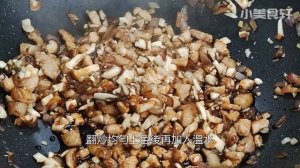 【小美食軒】老爸私藏的卤肉饭秘方，比饭店做的还好吃，吃一次馋一辈子Braised pork rice is a famous traditional snack in China