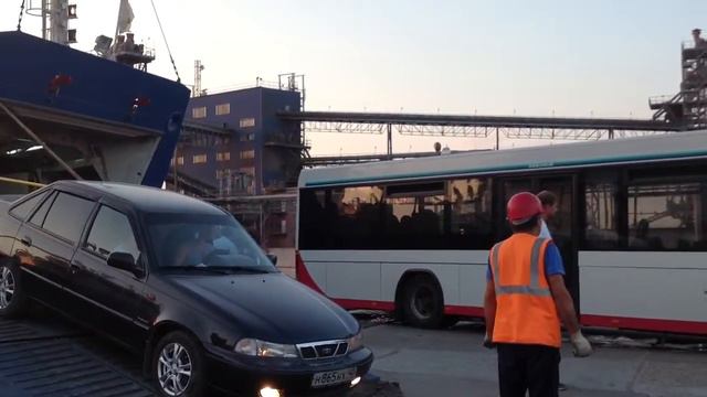 травмированный автобус на пароме смотреть онлайн