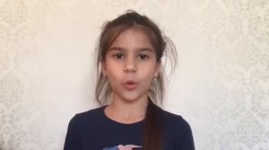 Девочка 6 лет рассказывает стих «Не позволяй душе лениться»