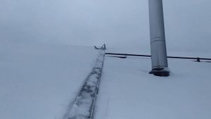 Как перебросить верёвку через высокую крышу.