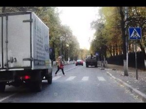 Чуть не сбил ребёнка на пешеходном переходе Смотреть с 2:10