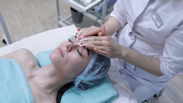 КАК УХАЖИВАТЬ ЗА ПРОБЛЕМНОЙ КОЖЕЙ - вот что говорит косметолог смотреть онлайн