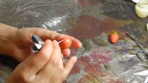 Клубника из холодного фарфора, полимерной глины  Легкий способ лепки