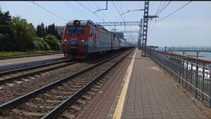 Электровоз 2ЭС4К Дончак с пассажирским поездом 464С Адлер - Челябинск | РЖД | Железная дорога